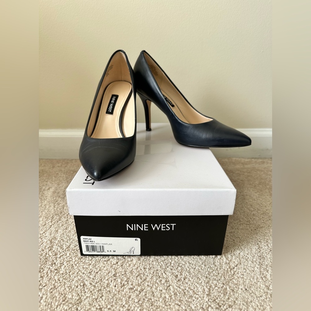 NINE WEST NWFLAX Women’s Navy Leather Pointy Toe Classic Dress Pumps Size 6.5